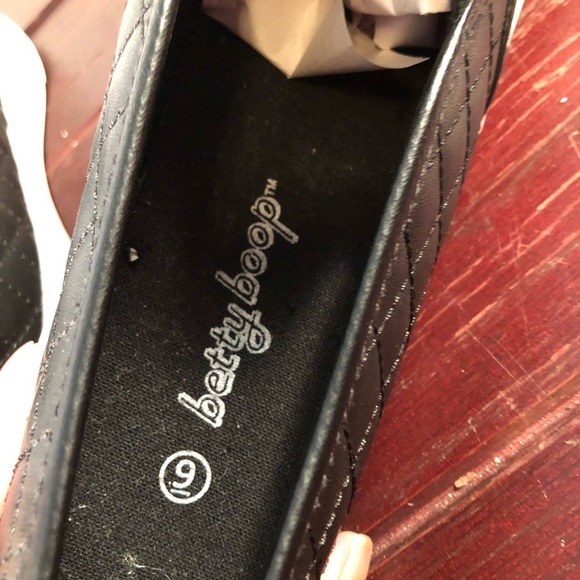 Betty Boop Selfie Black Slip-on Casual Loafers Size 9 - NWOT - Picture 8 of 9